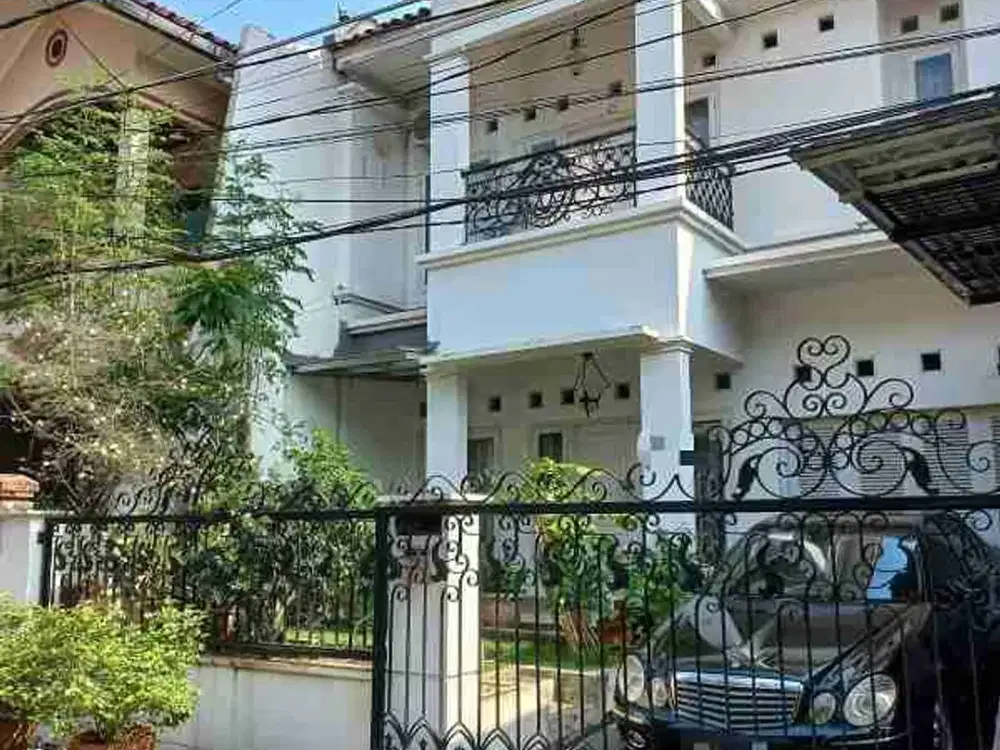 dijual rumah second layak huni di cempaka putih jakarta pusat

luas tanah : 228 m²
ukuran tanah lxp (x)
luas bangunan : 274 m²
kamar tidur : 5 + 1
kamar mandi : 3 + 1
sertifikat : shm
apakah ada imb : ada

listrik : 4400 watt
carport : 2 mobil
garasi : 2