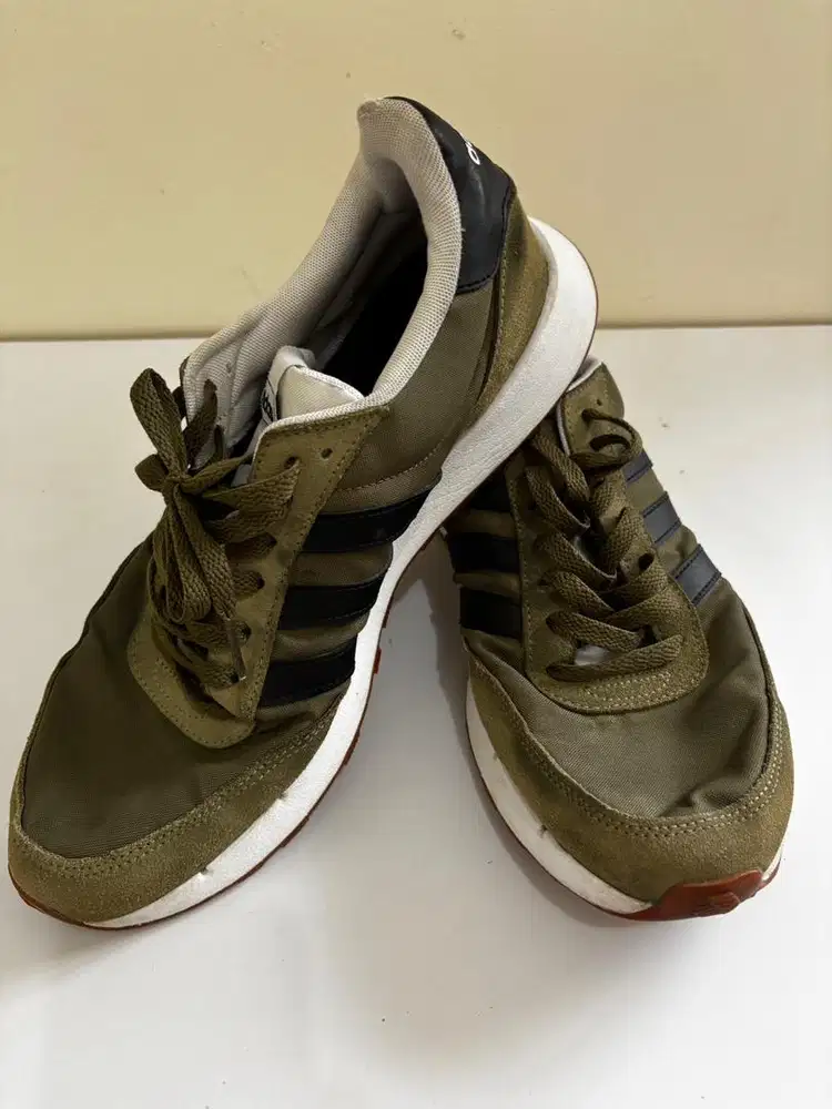 Sepatu adidong mantan