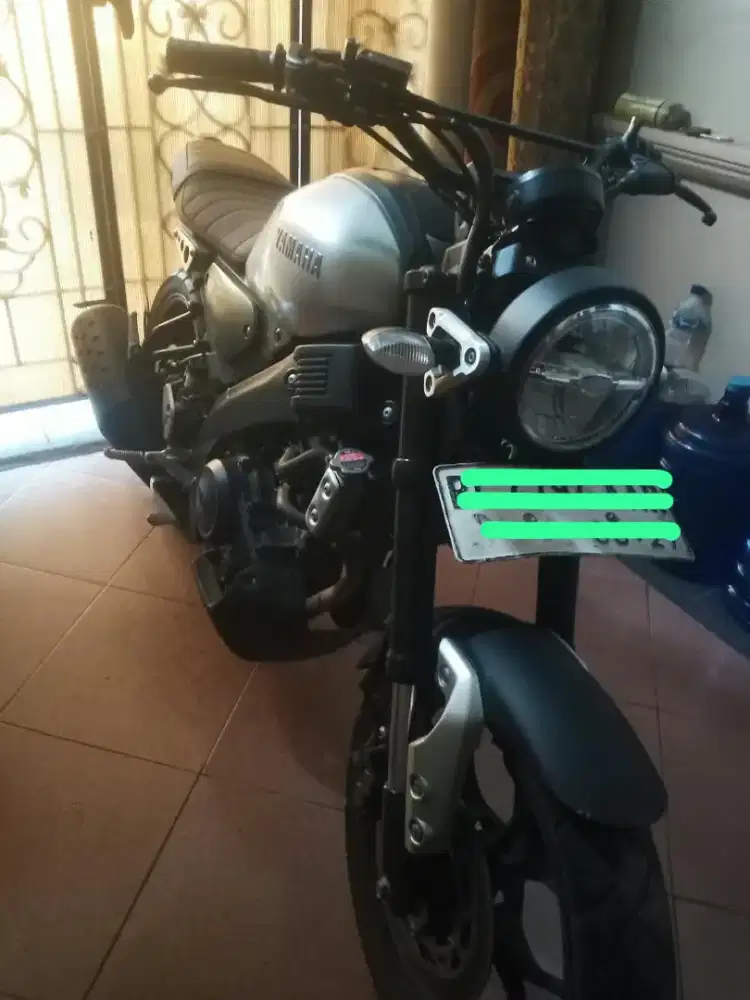 Yamaha XSR-155 Tahun 2022, warna perak