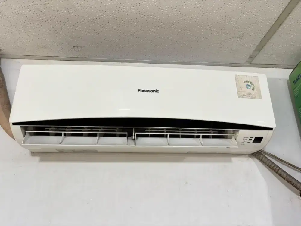 Jual AC second kondisi nyala cuma kurang dingin