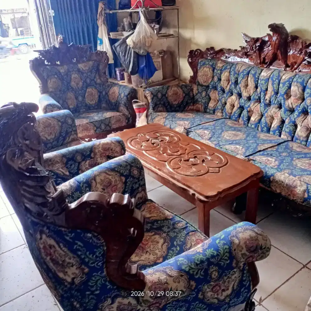 Tanpa meja .3 kurso sofa tamu  jati  garda bekas