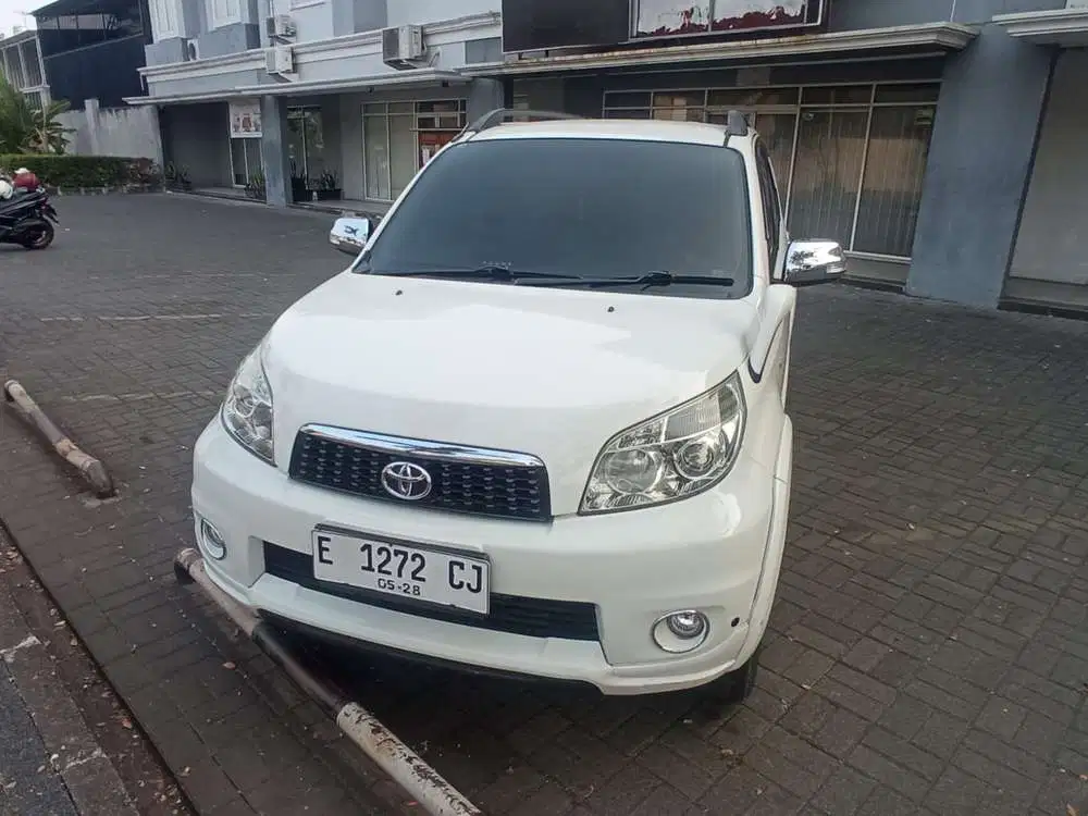 Toyota Rush istimewa Mulus 2013 Bensin