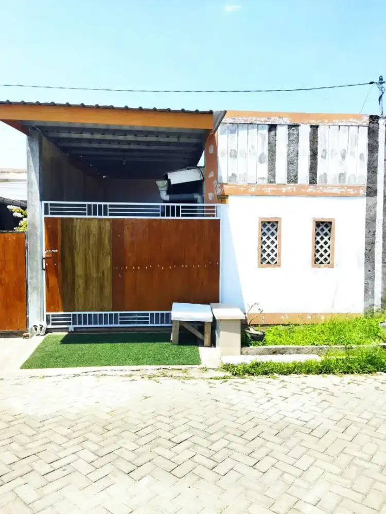 Take Over Rumah Lokasi Strategis dan Ramai