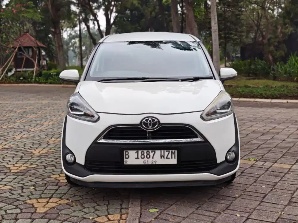 TOYOTA SIENTA V AT 2018