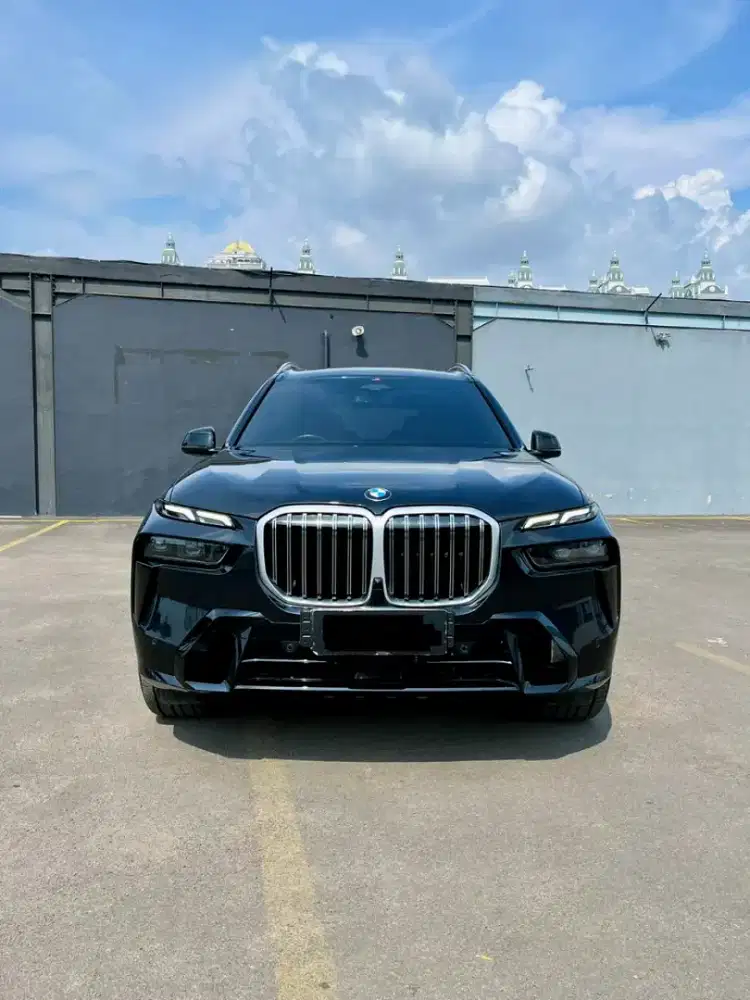 BMW X7 Xdrive  2023 kilometer asli