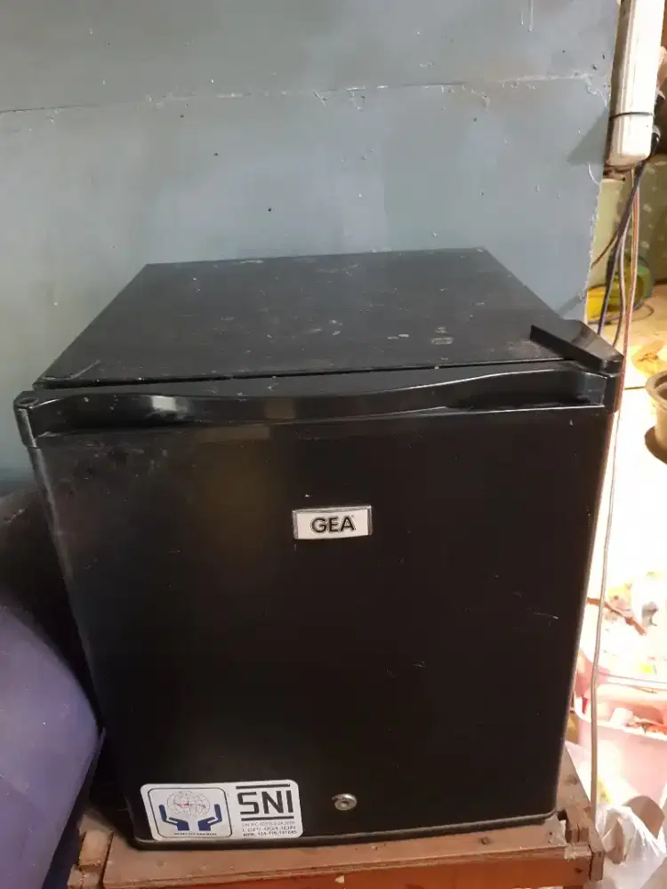 Kulkas kecil GEA