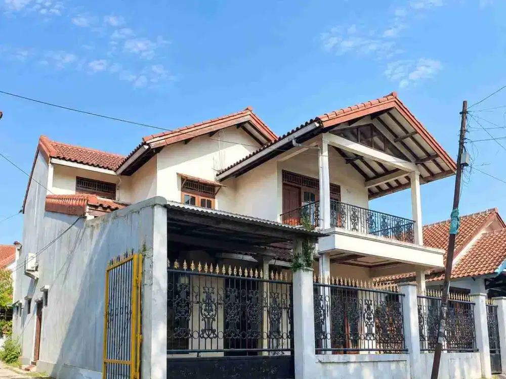 DIJUAL – Rumah 2 Lantai Full Kayu Jati, 6 KT, SHM, Konstruksi Kokoh di Arjawinangun