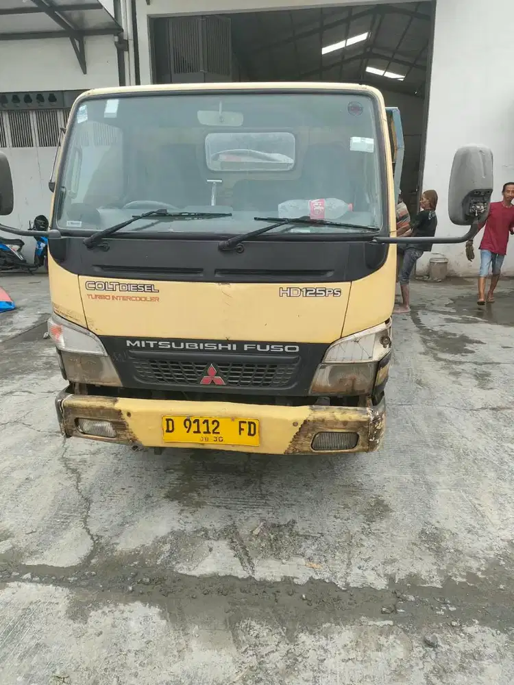 Jual Mobil Mitsubshi Fuso tahun 2012