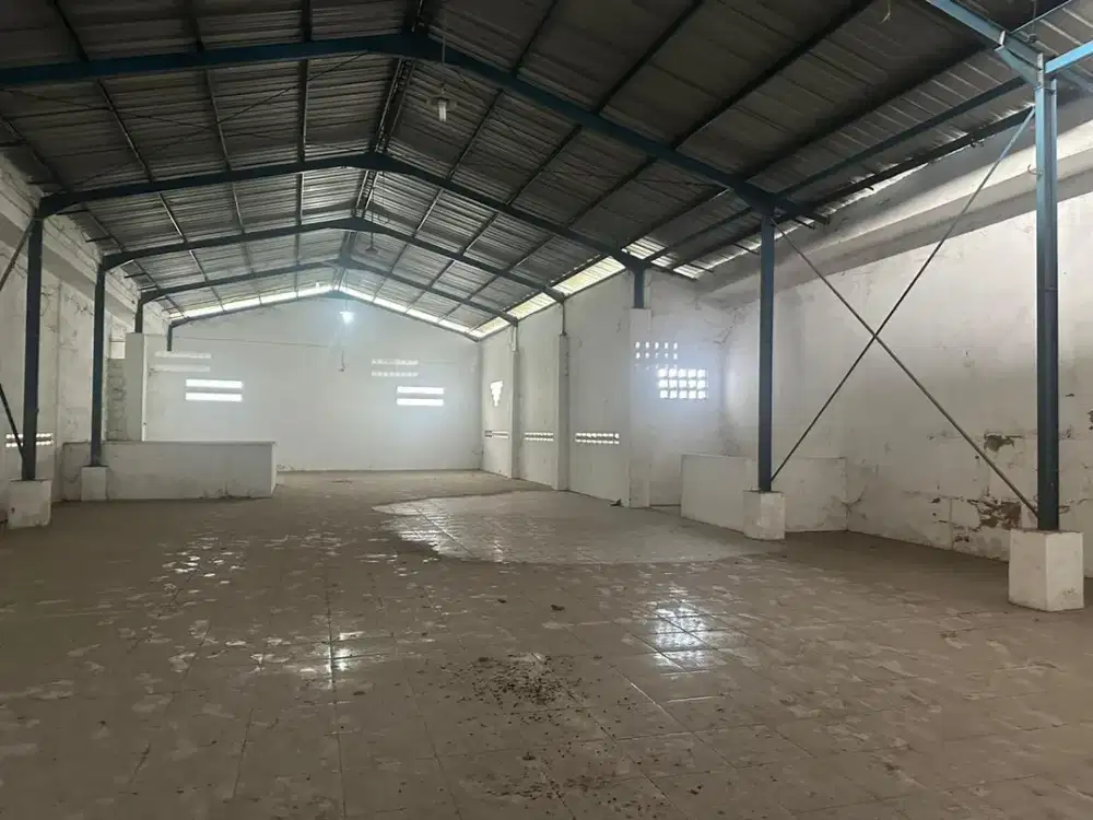Gudang 860m2 di Gondomono kota semarang,bangunan 2 lantai 1.500m2, jalan cor dan truk kontainer bisa masuk