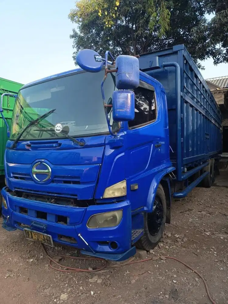 Hino tronton FL260JW