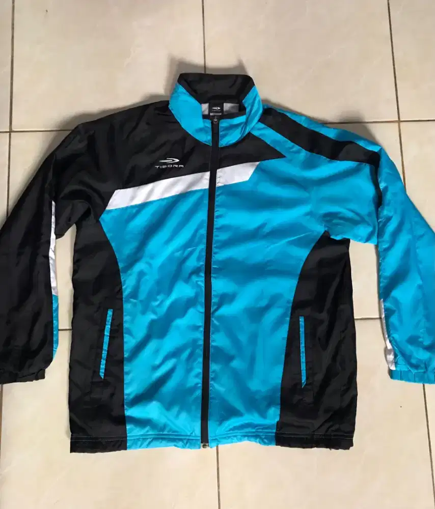 Jaket olahraga merek tigora ori