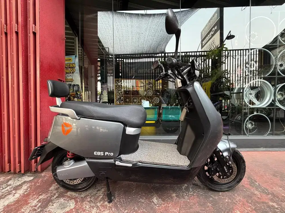 Yadea e8s Pro e8s pro motor listrik low km tangan pertama faktur