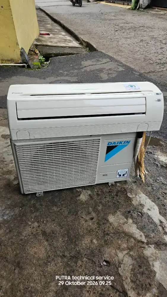 Di jual ac second merek daikin thailand 1/2pk type terbaik freon R410