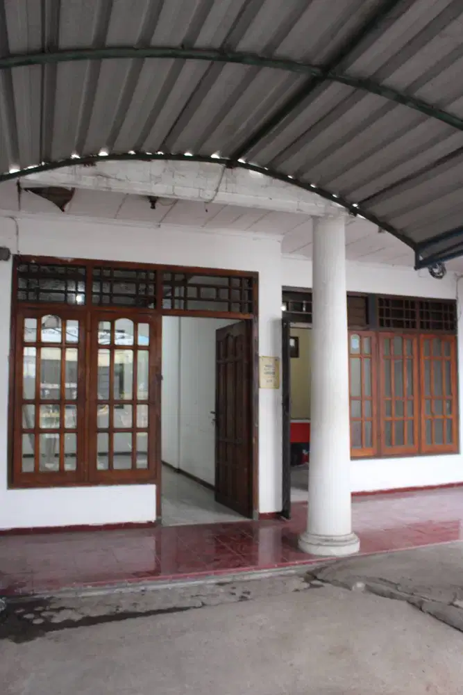 Disewakan Rumah 2 Lantai 3 KT di Pulo Wonokromo Surabaya