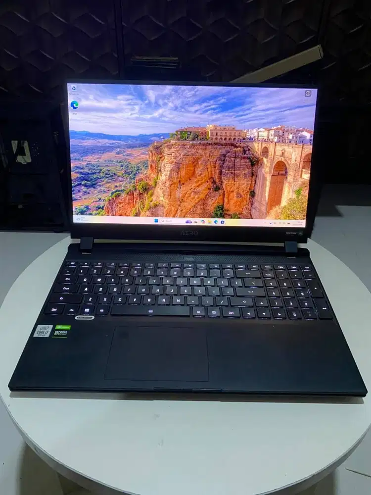 Laptop Gaming Gigabyte AERO 15  Core i7 10875H Rtx 2070 Super 8 Gb