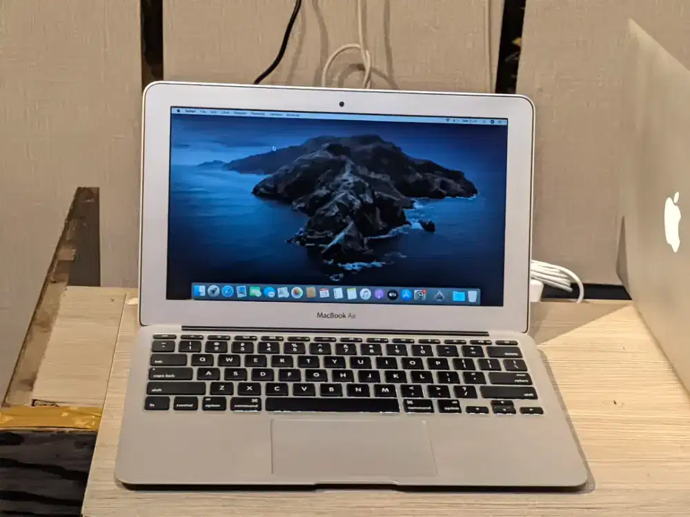 Mackbook Air 215 Core i5 Ram 4 GB SSD 128 GB