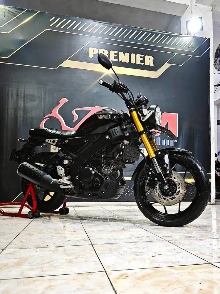 Yamaha XSR 155cc black glossy mewah th 2024. Anugerah motor rungkut