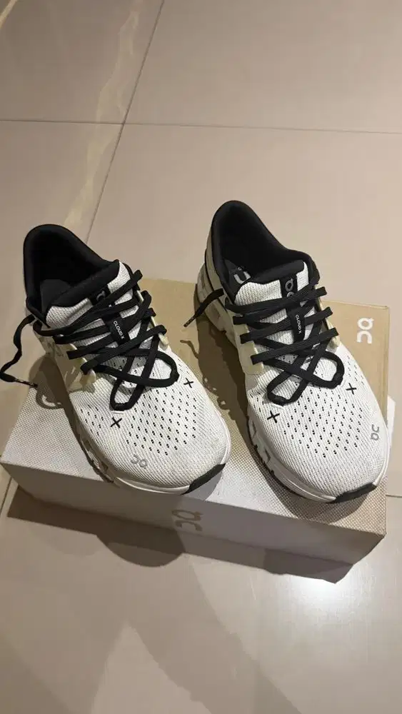 MURAHHH!! On Cloud X4 size 41 ( 26cm ) d jual kekecilan