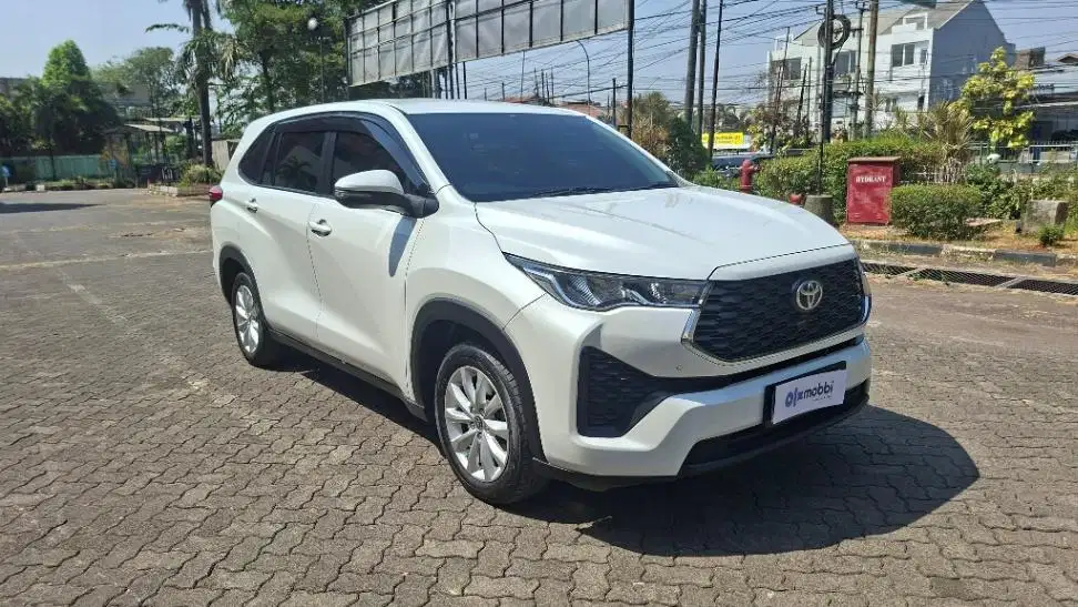 Toyota Kijang Innova 2.0 Zenix V CVT Bensin-AT 2022