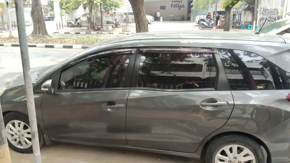 Honda mobilio manual