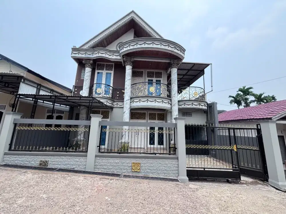 Di Jual Rumah 2 Lantai dengan halaman belakang yang luas