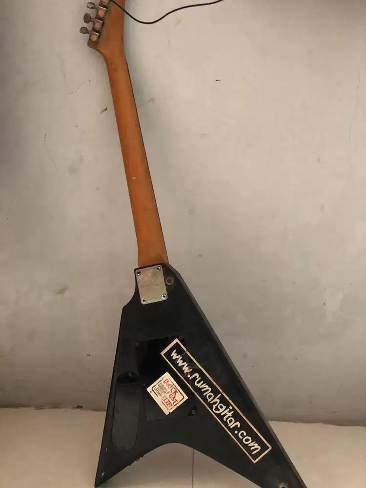 DIJUAL 700 NEGO - Gitar Jackson Flying V Hitam Doff + Bonus Kabel Jack