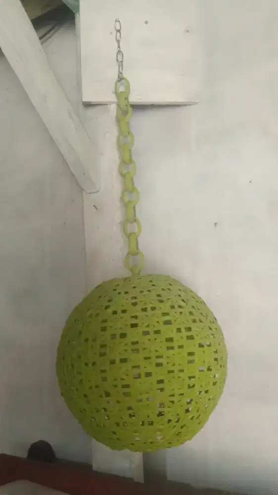 gantungan lampu warna hijau