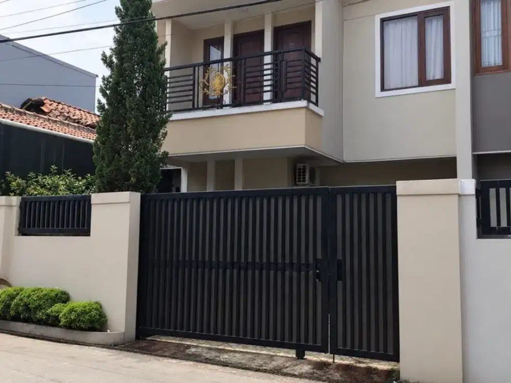 Dijual Rumah 2 Lantai Full Furnished di Kebagusan Jakarta Selatan