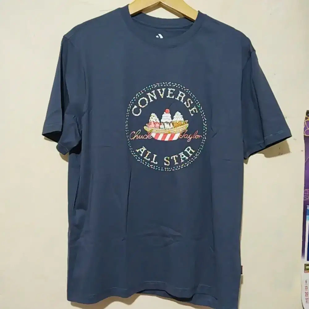 Kaos Converse pria