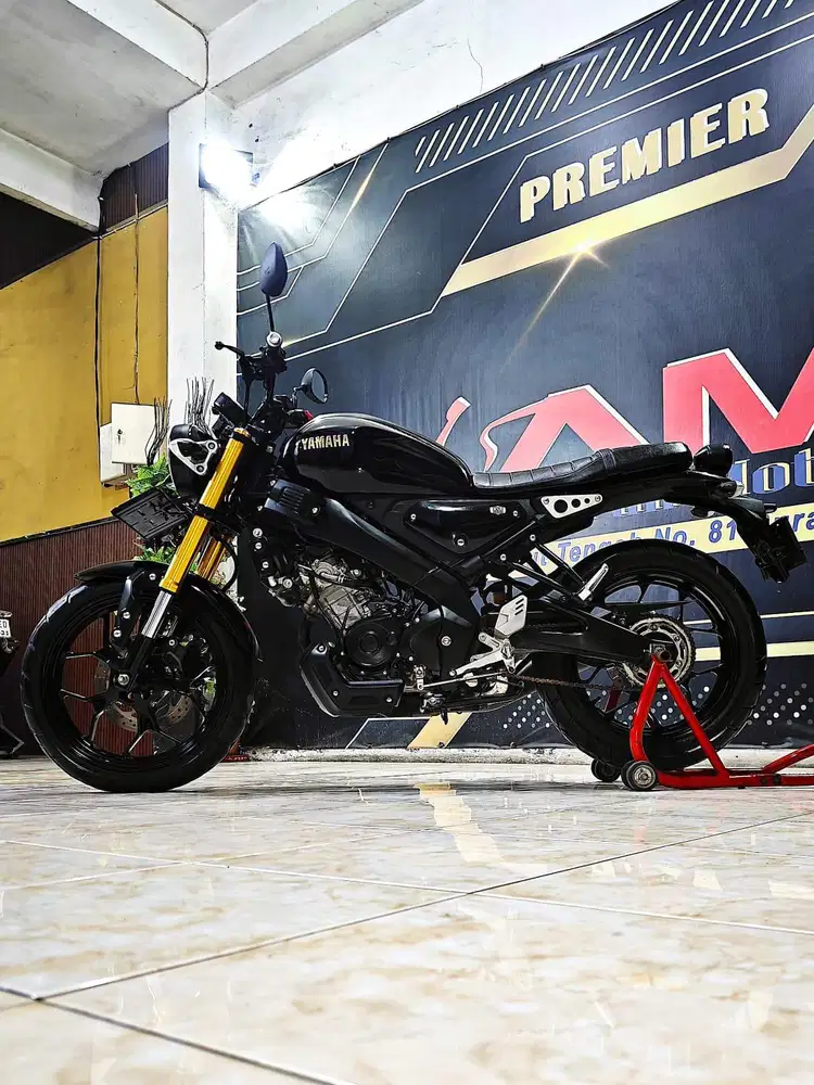 Yamaha XSR 155cc black glossy th 2024. Anugerah motor rungkut