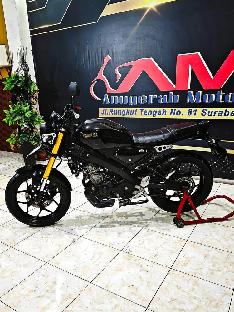 Yamaha XSR 155cc black glossy mewah th 2024. Anugerah motor rungkut