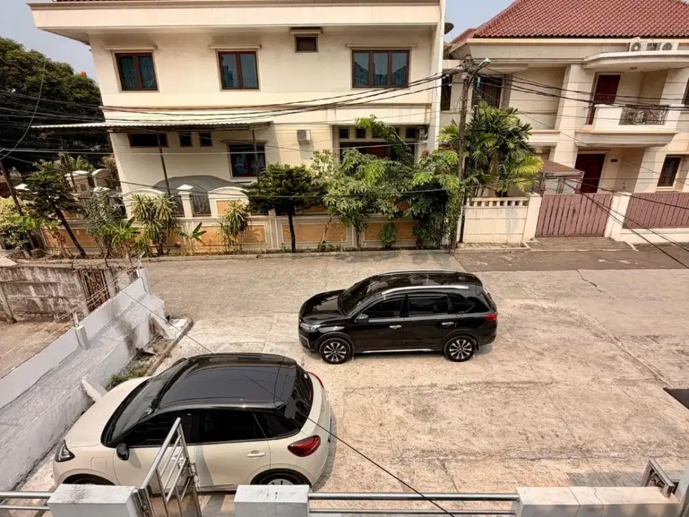 Rumah 2 Lantai Strategis Dalam Komplek GreenVille Jakarta Barat
