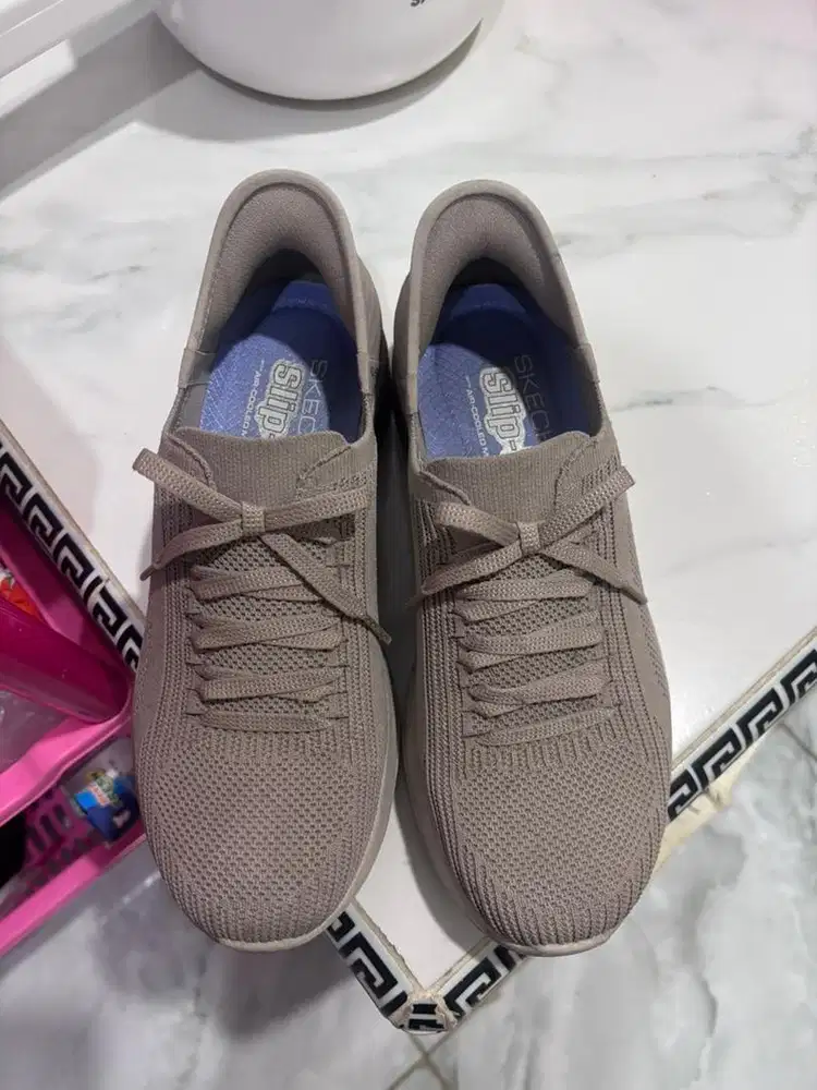 Skechers slip-ins ukuran 37