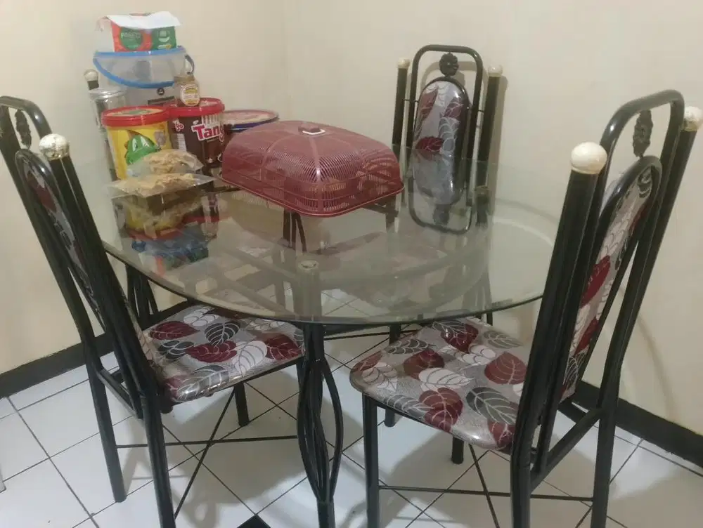 Meja Makan Kaca Kursi Belgia