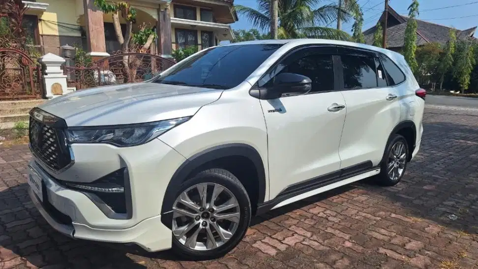 Toyota Kijang Innova 2.0 Zenix Q HV CVT TSS Modellista Hybrid-AT 2022