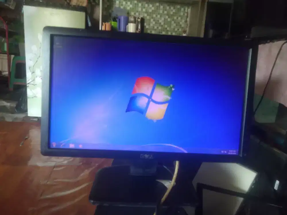 Monitor LED Dell 19 inch kondisi OK