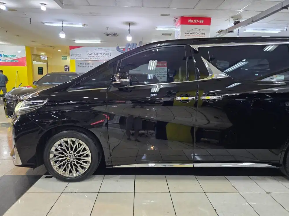 Lexus LM350 VIP 2+2 4 Seater 2020 – KM 10 Ribu, Hitam Metalik