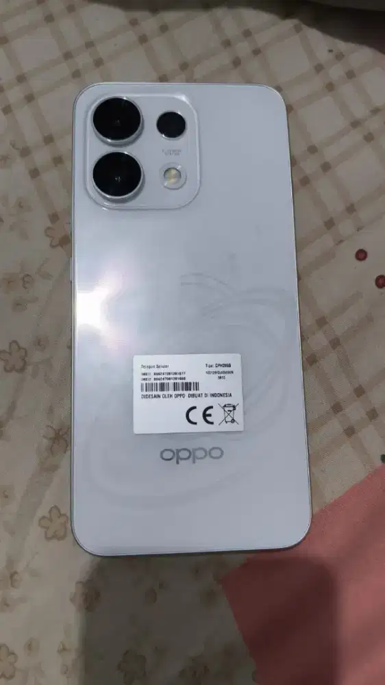 Oppo Reno 16F putih 8/256