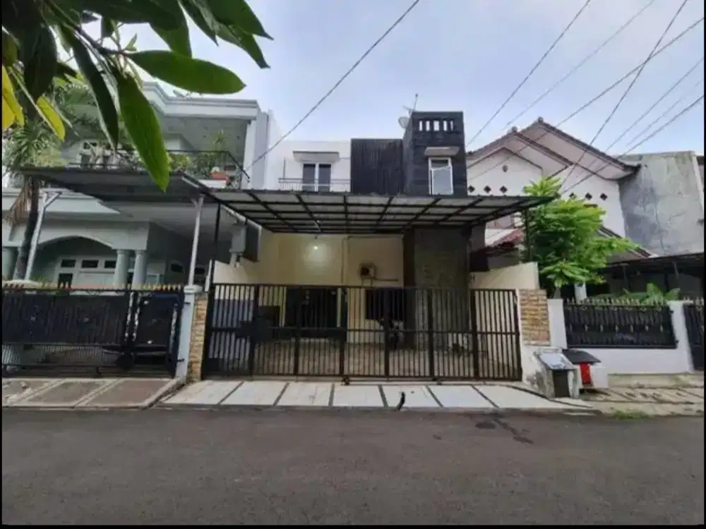 Disewakan Murah Rumah 2 LT di Komplek Billy Moon Jakarta Timur