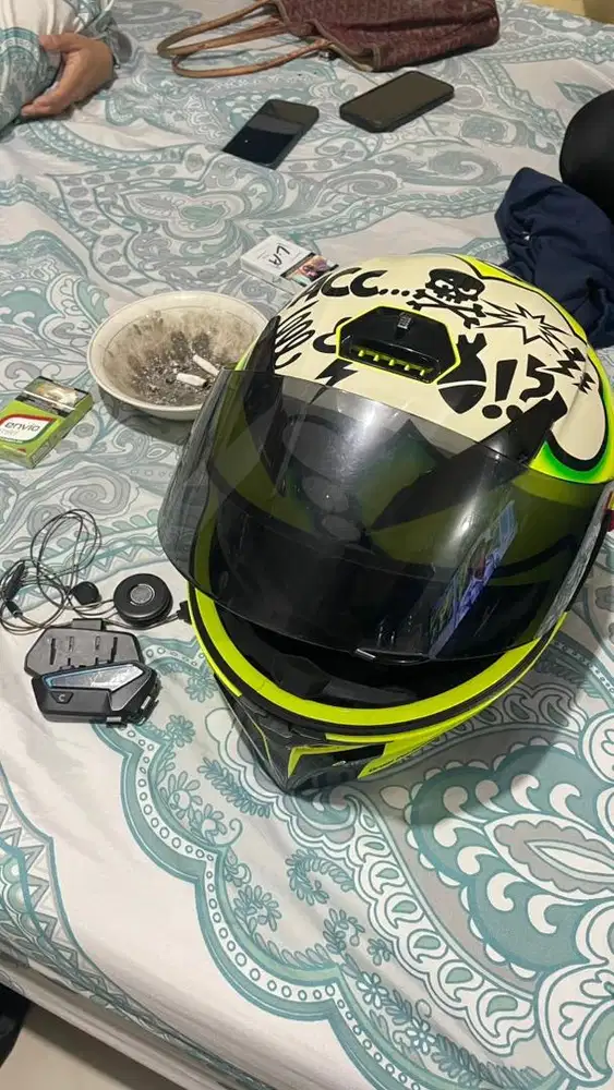 helm agv bekas seperti baru