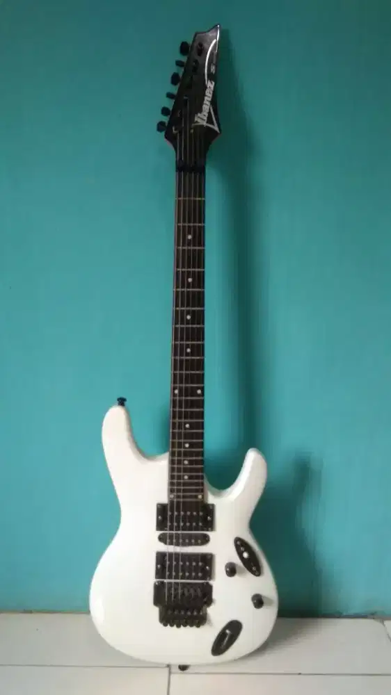 Ibanez S series putih