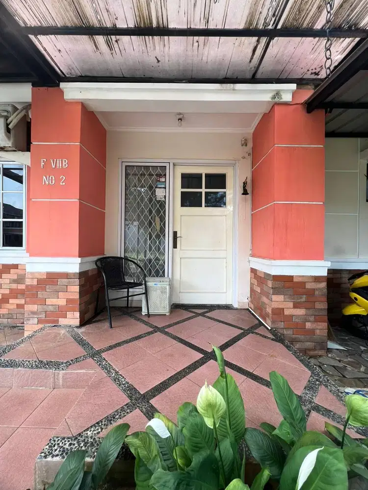 Dijual cepat rumah 2 lantai di Telaga Golf