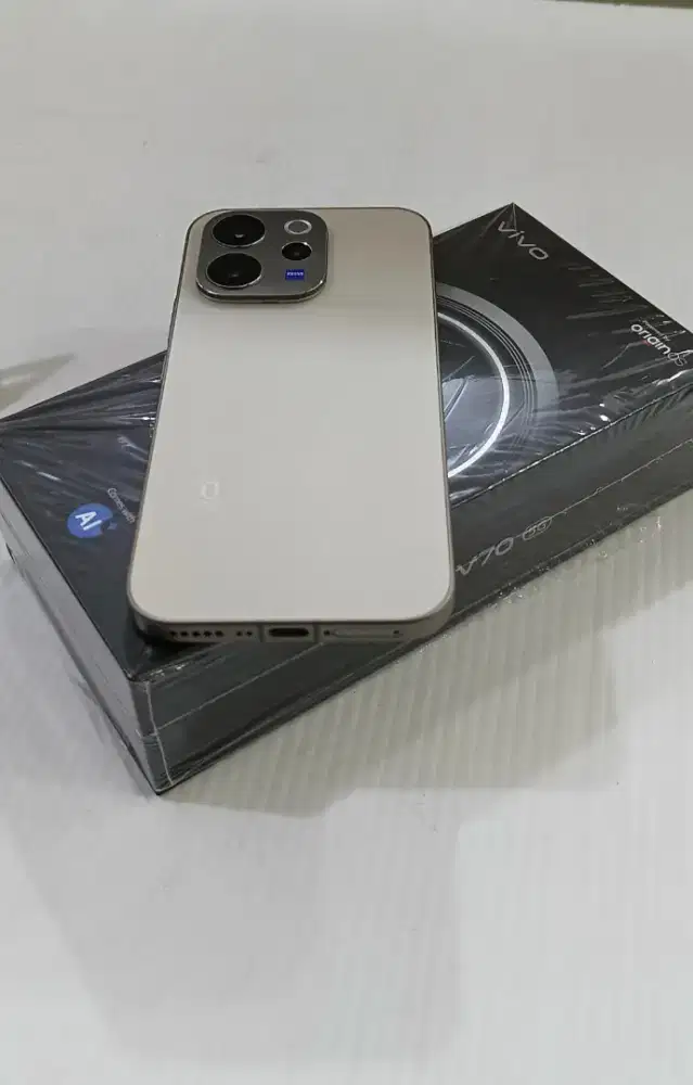 Vivo V70 5G 12/256,,no minus ,seken seperti baru,blm bongkar,fulsetNFC