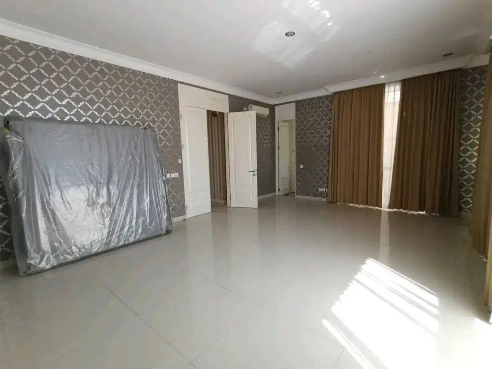 REV.A1053 MURAH Rumah Pakuwon Indah Surabaya Lokasi Bagus dekat Mall, Siap Huni