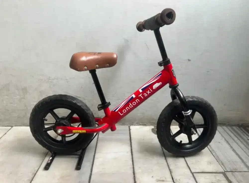 sepeda balance bike london taxi