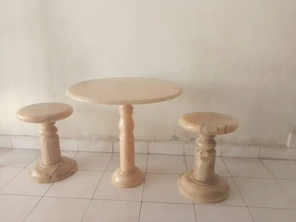 meja marmer 2 kursi