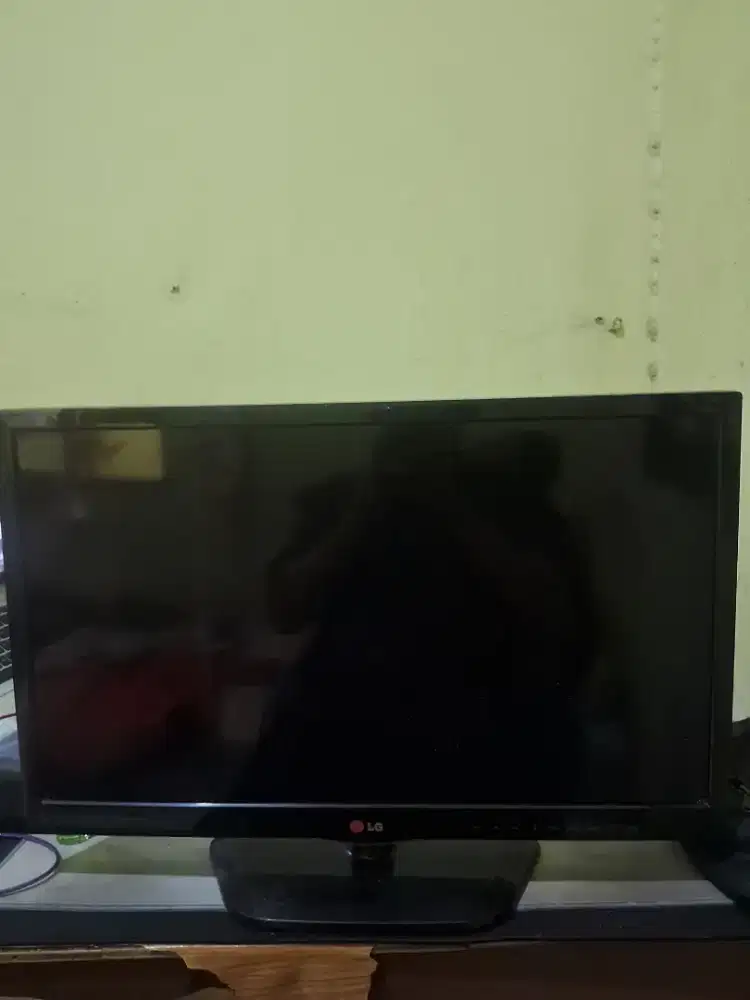 LG 24 INCH TV/MONITOR