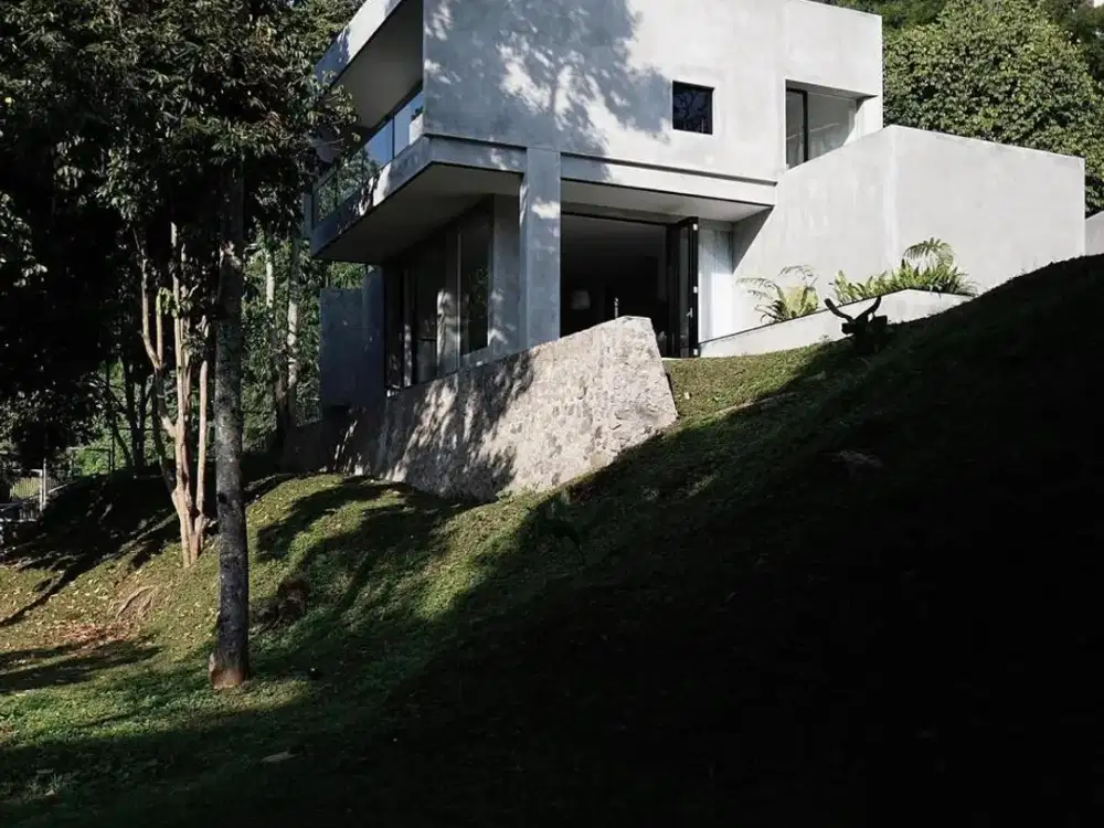 Disewakan Rumah Villa Nyaman Aman Asri Kolam Renang View Lembah dan Sungai Lokasi di Ciumbuleuit Bandung