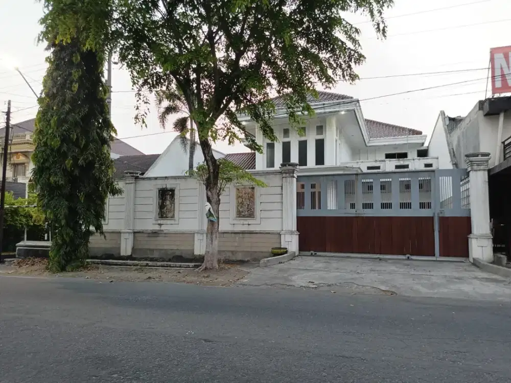 Rumah Mewah Jalan Kopral Sayom Klaten