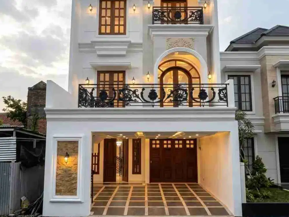 Rumah mewah dalam townhouse akses pinggir jalan beaar
